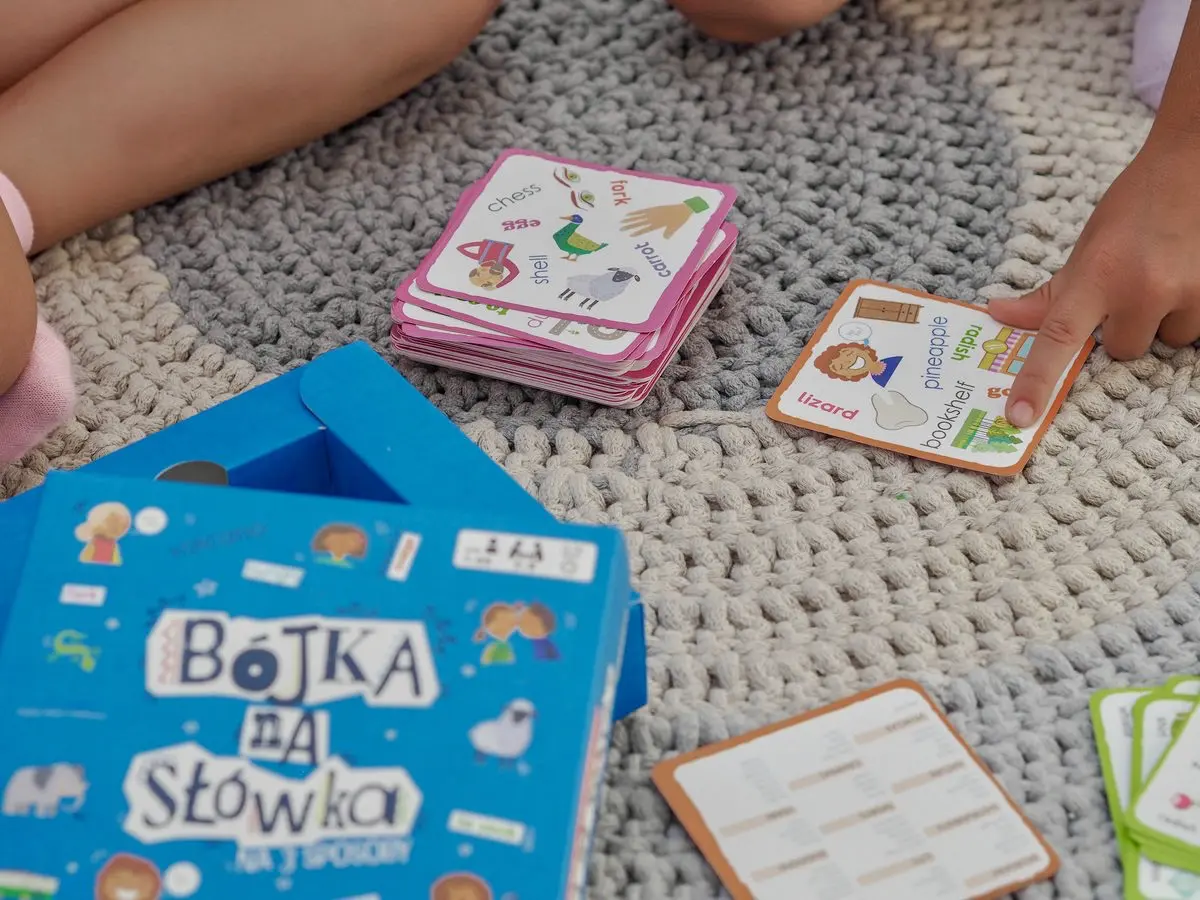 Ilustracja dla Fiszki i gry językowe